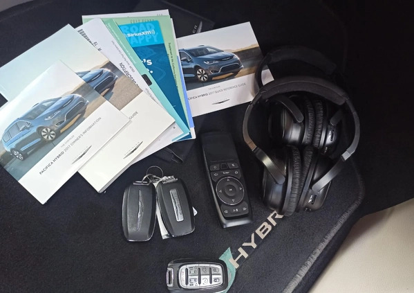 Chrysler Pacifica cena 99900 przebieg: 188000, rok produkcji 2017 z Pyrzyce małe 56